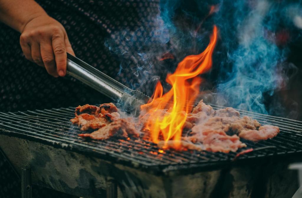 The Ultimate Beginner’s Guide to Charcoal BBQ: Tips, Gear & Recipes That Actually&nbsp;Work