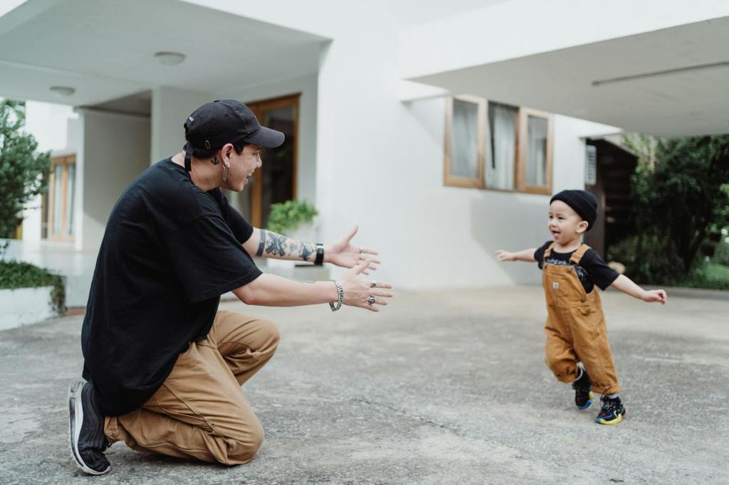 The Complete Guide to Boosting Energy Naturally for Busy Dads (No Gym, No Caffeine&nbsp;Crash)