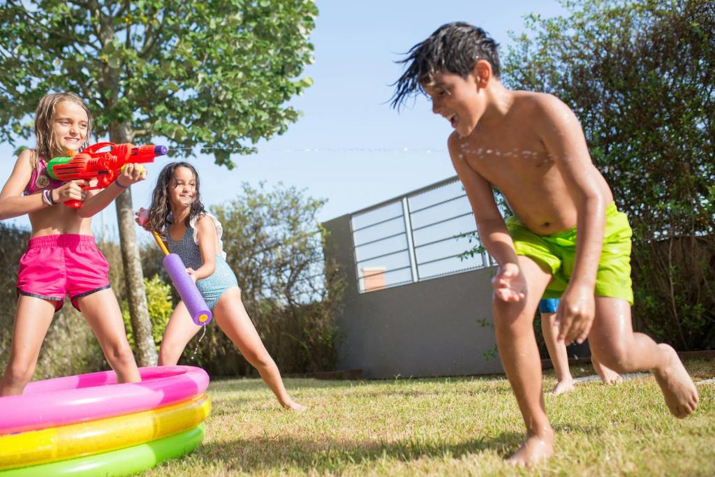 33 Low-Cost Ways to Keep Kids Entertained Over the Summer Holidays (UK&nbsp;Edition)